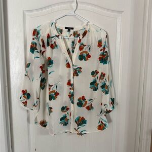 NYDJ Women’s White Floral Button Up Blouse NWOT XS. MH-220